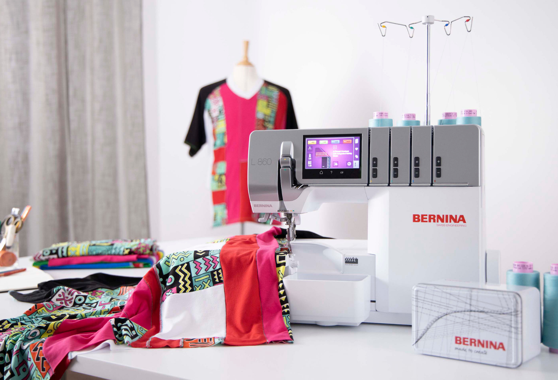 BERNINA L 860 - The Overlocker with touch screen - BERNINA