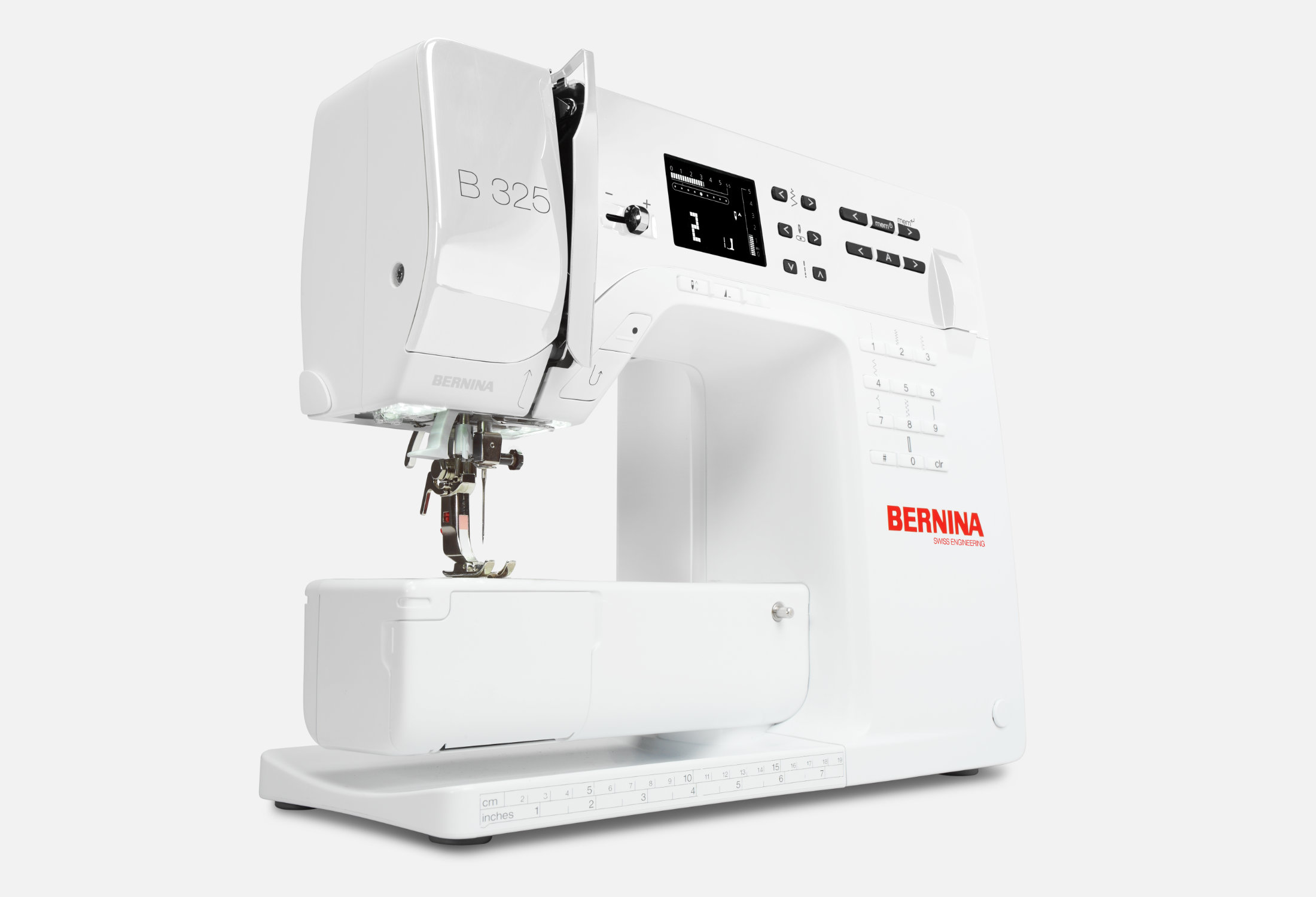 BERNINA 325 - Small sewing machine, but a big deal - BERNINA