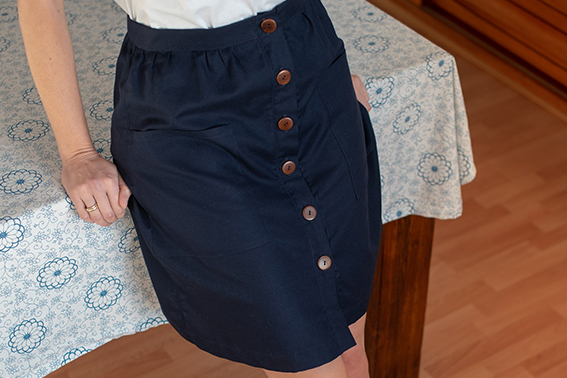 jupe avec bouton devant