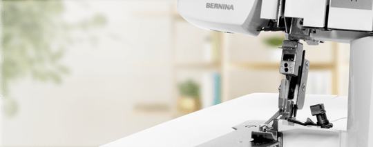 BERNINA L 450 in use