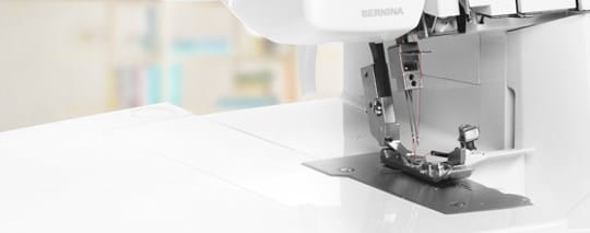 BERNINA L 460 in use