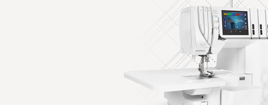 Grand sewing space on the L 890 QE