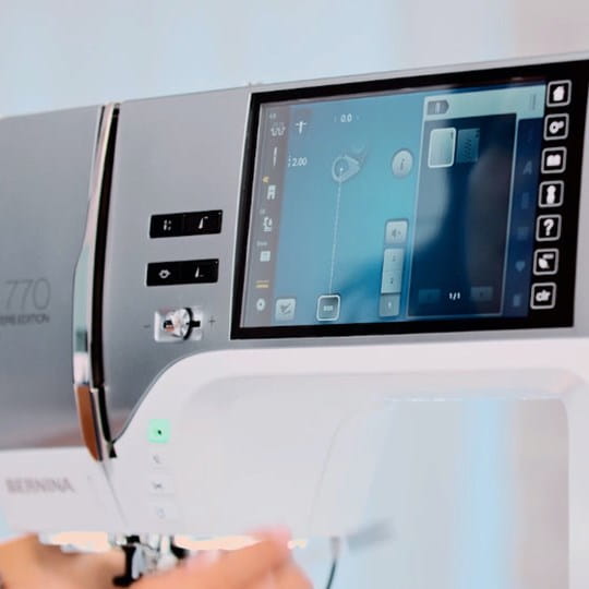 BERNINA 770 QE PLUS – Il PLUS in termini di comfort e funzioni - BERNINA