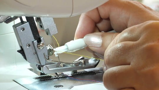 Guide: Automatic Needle Threader in Industrial Sewing Machines