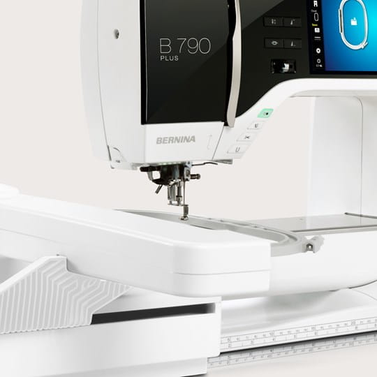 BERNINA 790 PLUS - 最高の縫製と刺しゅう - BERNINA