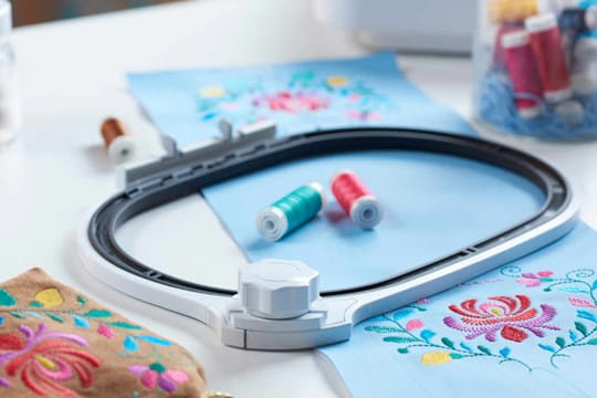 刺しゅう機用特殊アクセサリー：新たな次元の刺しゅうをお楽しみ 