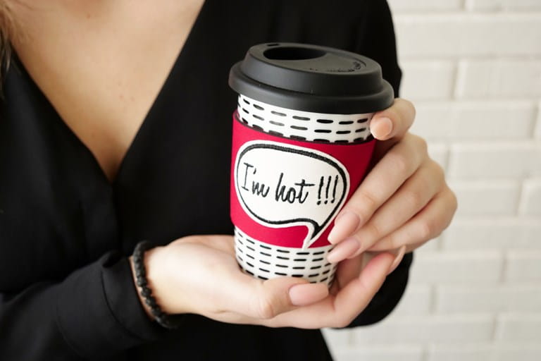 Une drôle de tasse à café idéale en déplacement