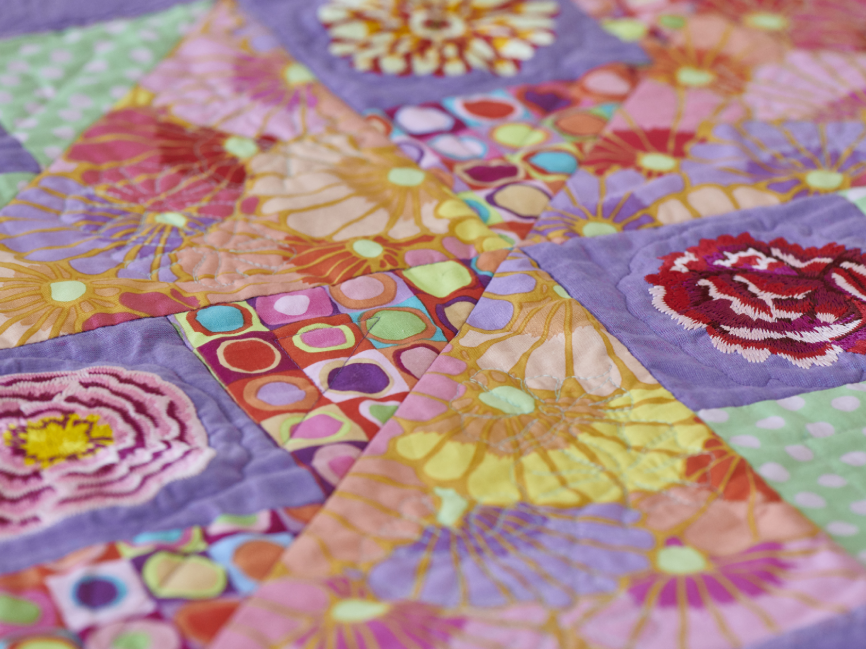 Picture: Kaffe Fassett Embroidery-Flower Quilt  8/10