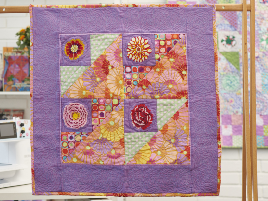 Picture: Kaffe Fassett Embroidery-Flower Quilt  1/10